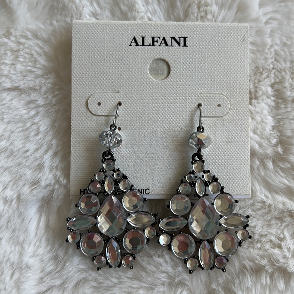 Drop jewel earrings